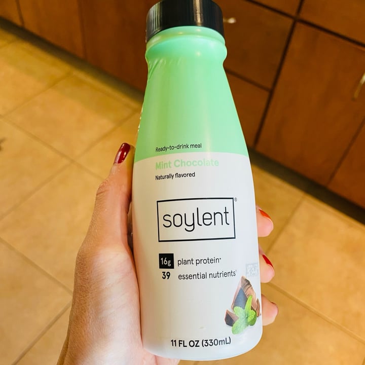 photo of Soylent Mint Chocolate flavored meal replacement shared by @beckyyy on  10 Jun 2023 - review