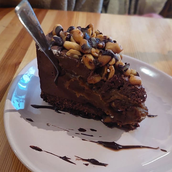 photo of Sorrir Superfood Cafe & Delivery Peanut Chocolate Caramel Cake shared by @kaikaikai on  18 Mar 2023 - review