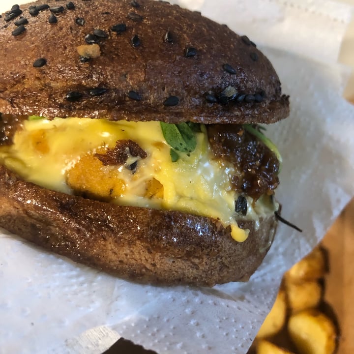 photo of Casa RAW Cheeseburger com batatas shared by @carlinhag on  20 Jun 2023 - review