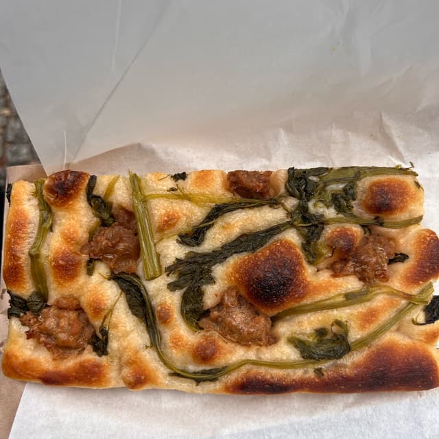 Photo of the dish “focaccia friarielli e salsiccia”