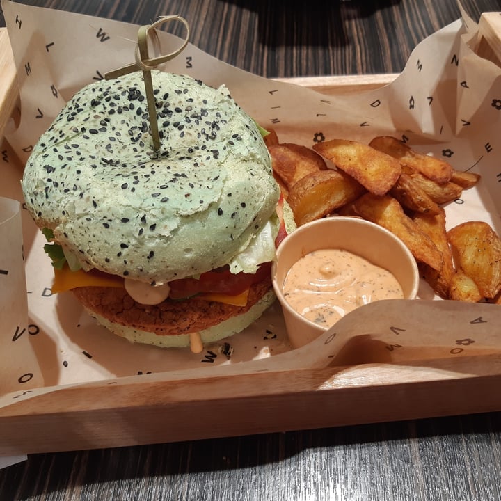 photo of Flower Burger Jungle BBQ shared by @saragiorgi on  14 Aug 2023 - review