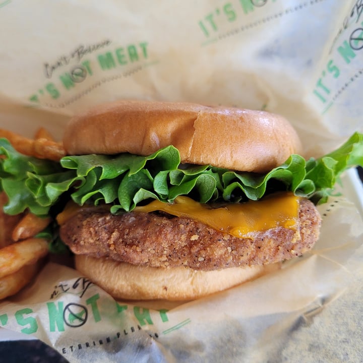 photo of Can't Believe It's Not Meat Old Town Chik'n Sandwich shared by @yourfriendjen on  08 Mar 2023 - review