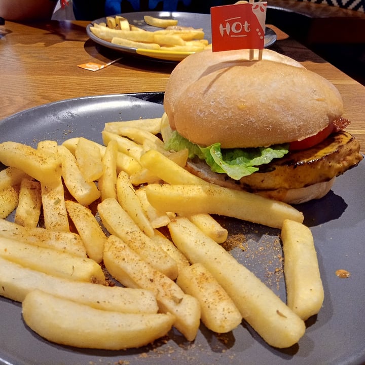 photo of Nando's Plant Based Burger 🍔 shared by @veganspicegirl on  23 Jul 2023 - review
