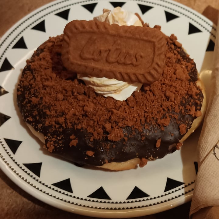 photo of VegAmazing Doughnuts Donut de chocolate y Lotus shared by @fran-veast on  16 Mar 2023 - review