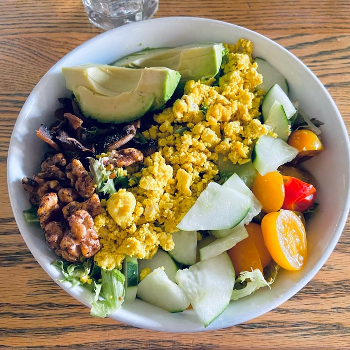 photo of City O' City Avocado Club Salad shared by @chiaramauro22 on  13 Aug 2023 - review