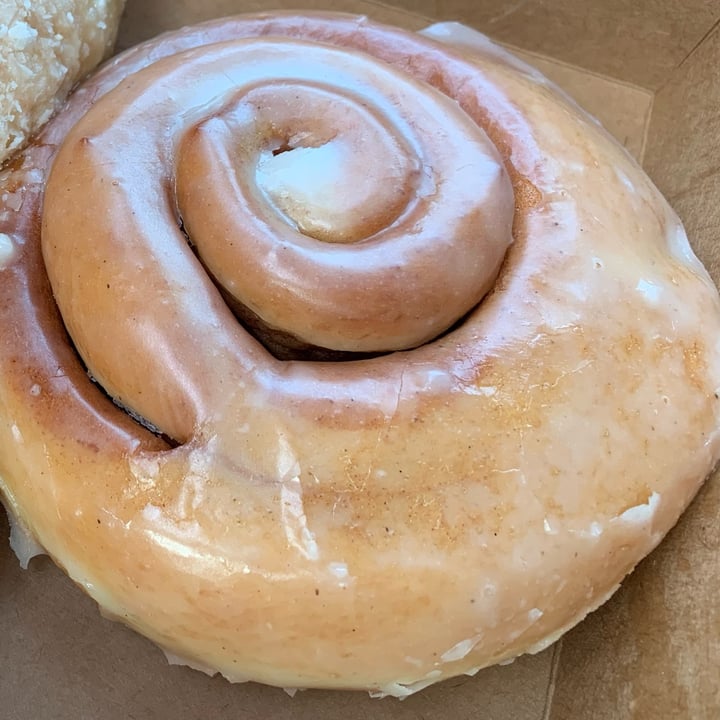 photo of Destination Donuts Cinnamon Roll shared by @allhess on  20 Jun 2023 - review