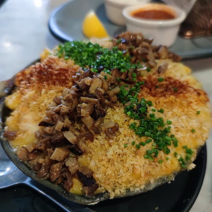 photo of Willow Vegan Bistro Truffle Mac and “Cheese” shared by @itslara on  06 Apr 2023 - review