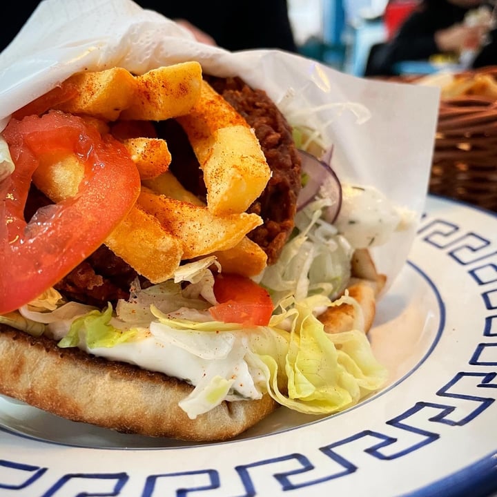 photo of Gyrosteria Yannis - Centro Città Pita Burger Vegan shared by @pugliaveg on  08 Jan 2023 - review