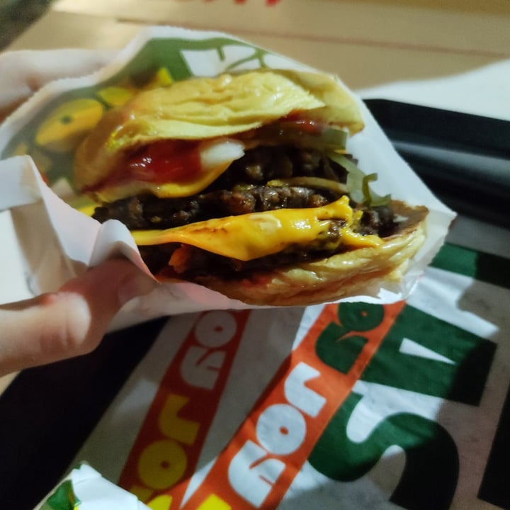 photo of JOY burgers TRIPLE CHEESEBURGER shared by @danicanti on  28 Jan 2023 - review
