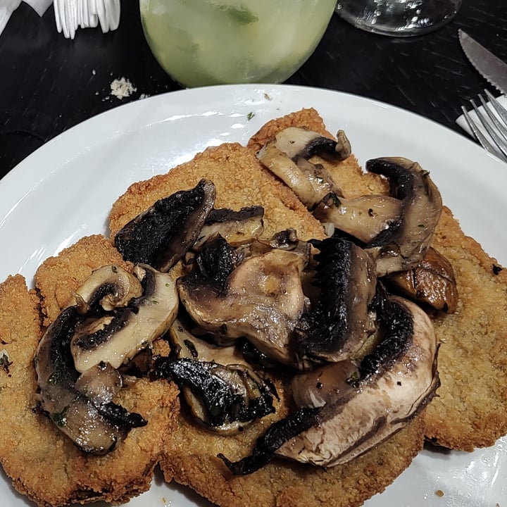 photo of Howard Johnson By Wyndham Termal Dolores Milanesa De Berenjena Con Champiñones shared by @fergielu on  11 Feb 2023 - review