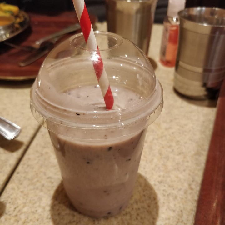 photo of Govinda's Pure Vegetarian Restaurant vegan berry lassi shared by @ecofriendlyvegangeek on  20 Jan 2023 - review