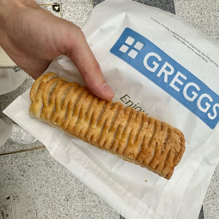 photo of Greggs Vegan Sausage Roll shared by @earthlinged on  05 Jun 2023 - review