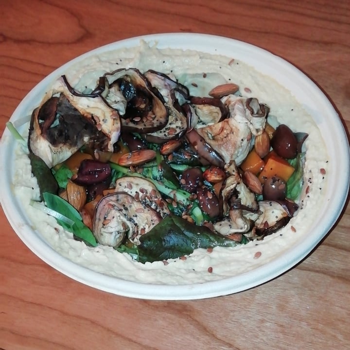 photo of Pray for Burger Hummus bowl shared by @miocillo0 on  05 May 2023 - review