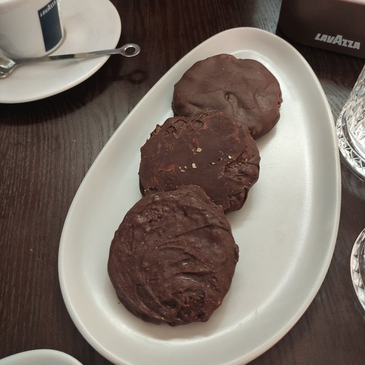 photo of Crema & Cioccolato Dante 99 biscotti datteri e nocciola shared by @ilariachillea on  13 Mar 2023 - review