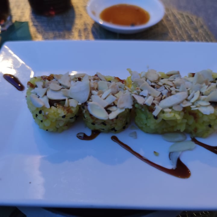 photo of Samurai Japanese Restaurant Vegetarian uramaki (Veganised) shared by @noccioline93 on  07 Jan 2023 - review