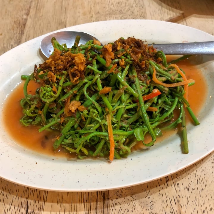 photo of The Legend Vegetarian Cafe Thai Style Midin 泰式比林 shared by @m1tch9i on  20 May 2023 - review