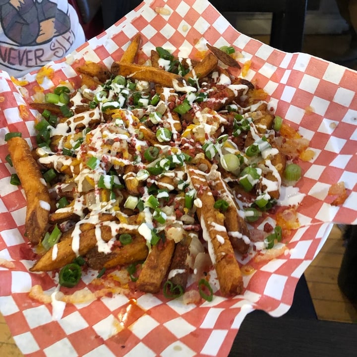 photo of The Hearty Hooligan Loaded Pierogy Fries shared by @svraphael88 on  12 Mar 2023 - review