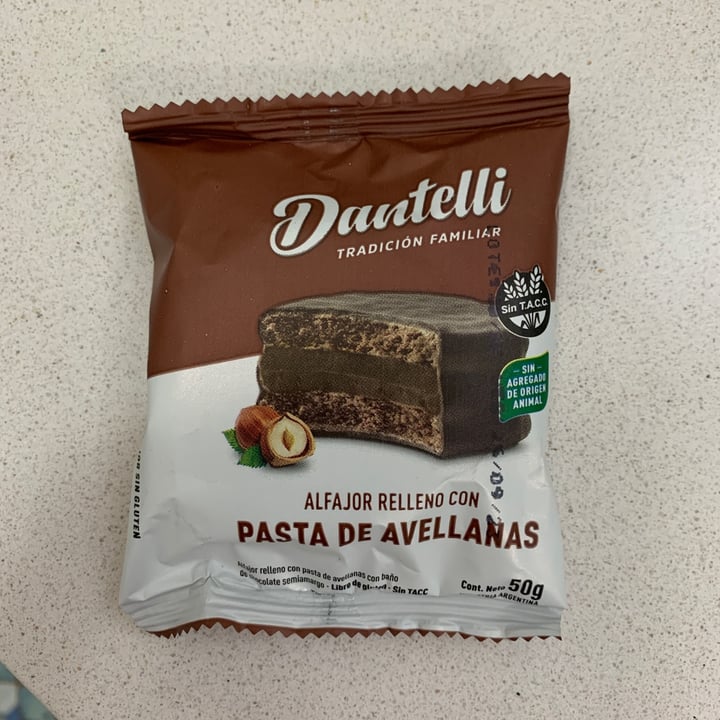 photo of dantelli Alfajor de chocolate relleno con pasta de Avellanas shared by @signorinaluciana on  13 Jul 2023 - review