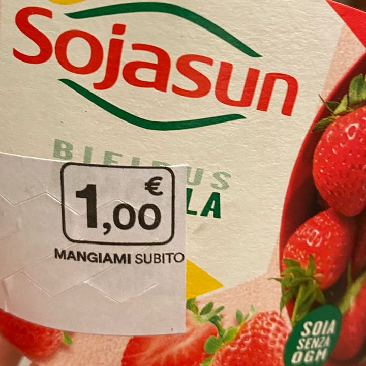 photo of Sojasun Yogurt fragola shared by @llleo on  08 Mar 2023 - review