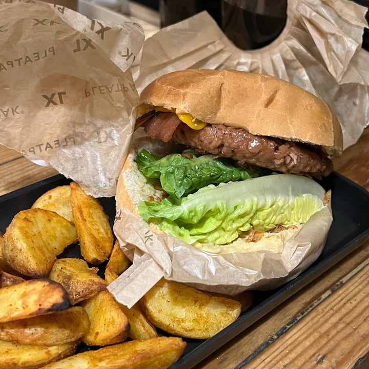 photo of Hank Burger La Vie Vegan Bacon shared by @ljuba on  05 May 2023 - review