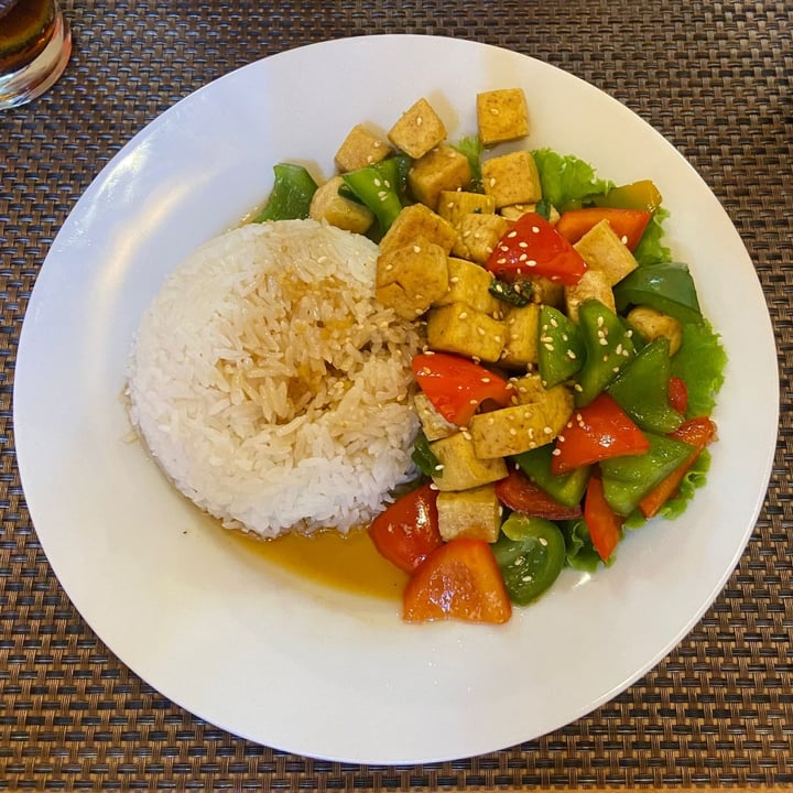 photo of Asia Street Food Pula Tofu Teriyaki Con Verdure E Riso shared by @cestfl0riana on  05 Aug 2023 - review
