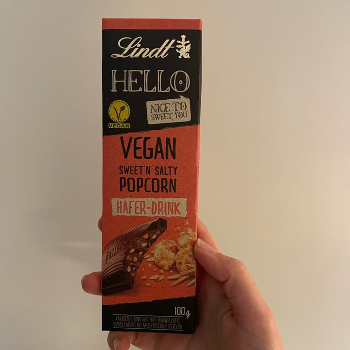 photo of Lindt Hello Vegan Sweet & Salty Popcorn shared by @monimichelotti on  15 Feb 2023 - review
