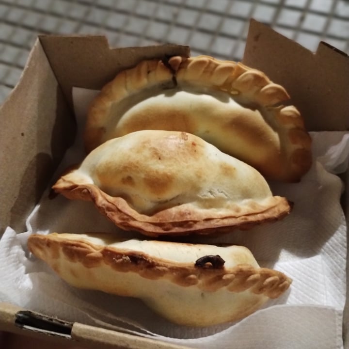 photo of Morita Express Mataderos Empanada de Champiñón y Brócoli shared by @solvalentina on  01 Feb 2023 - review