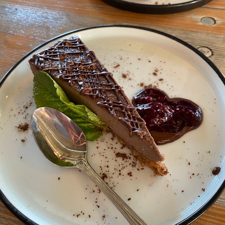 photo of Karma Kebab | Utrecht Raw Chocolate Cheesecake shared by @jella02 on  25 Feb 2023 - review