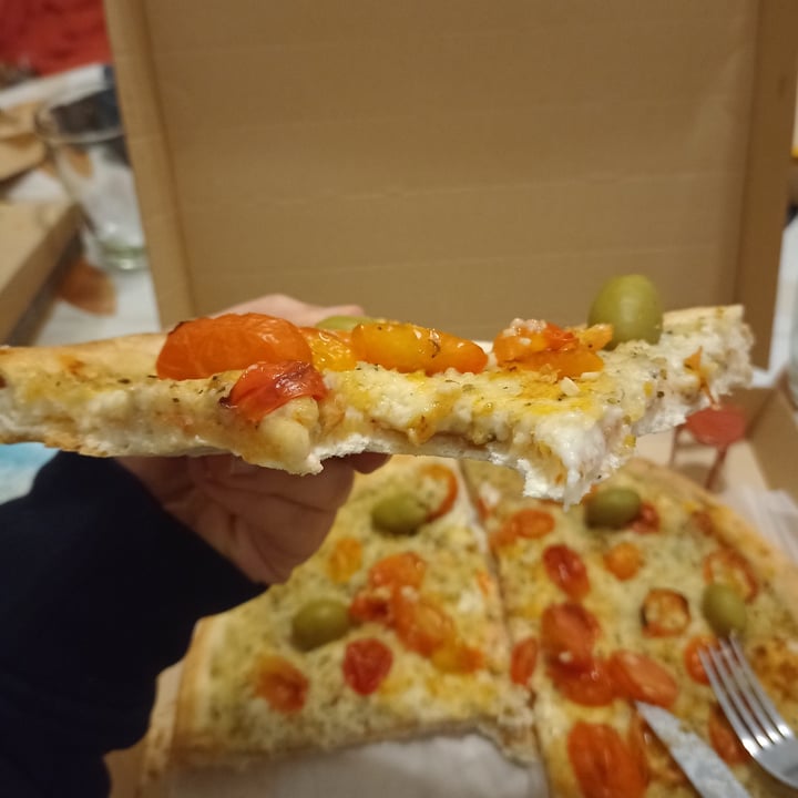 photo of Olivia Empanadas & Pizzas Pizza Napolitana Vegana shared by @aldyflorent on  06 May 2023 - review