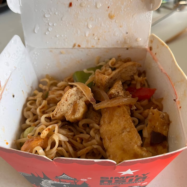 photo of Simply Asia Atlas Mall 514 Roasted Chilli Paste And Cashew Nut Noodles shared by @melveegan on  17 Jul 2023 - review