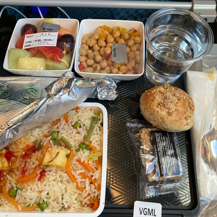 photo of Singapore Airlines Vegetarian Vegan Meal (VGML) shared by @ctfloof on  23 Mar 2023 - review