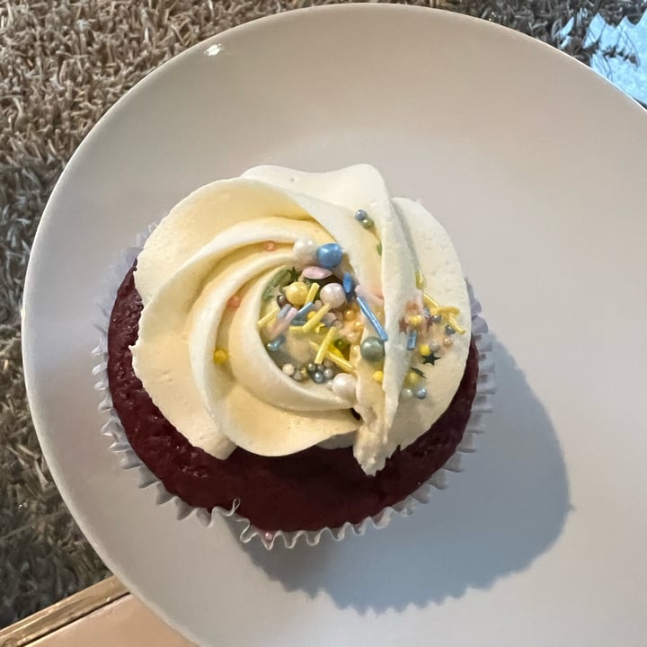 photo of Emma’s Vegan Cakes Red Velvet Cupcake shared by @kimmartin on  29 Apr 2023 - review