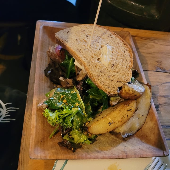photo of Hierbabuena Vegan Sandwich shared by @miicaelanatali on  11 Jun 2023 - review