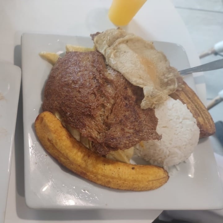 photo of Loving Hut - Golden Food Bisteck a lo pobre shared by @lali05 on  21 Feb 2023 - review
