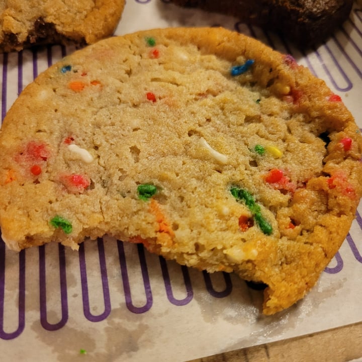 photo of Insomnia Cookies Vegan Birthday Cake Cookie shared by @strawberrycupcake on  25 May 2023 - review