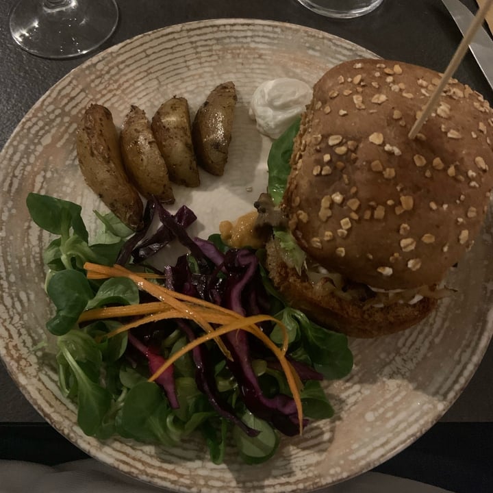 photo of L'Orto già Salsamentario - Vegan & raw food Beyond burger shared by @annaberger on  21 Apr 2023 - review