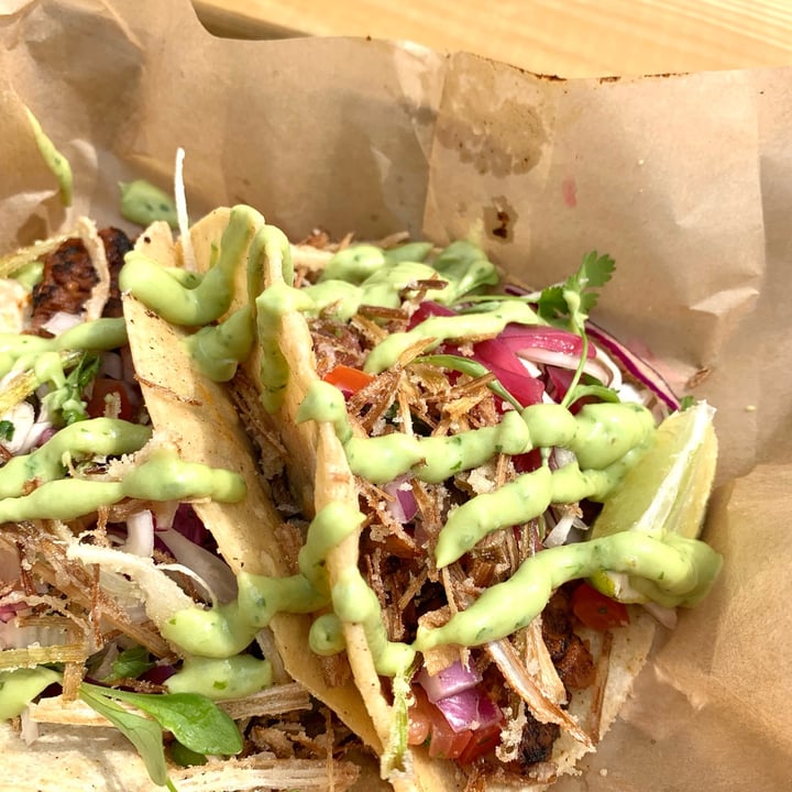 photo of Taco Look At Me Now Spicy Jackfruit Tacos shared by @vegpledge on  18 Jun 2023 - review