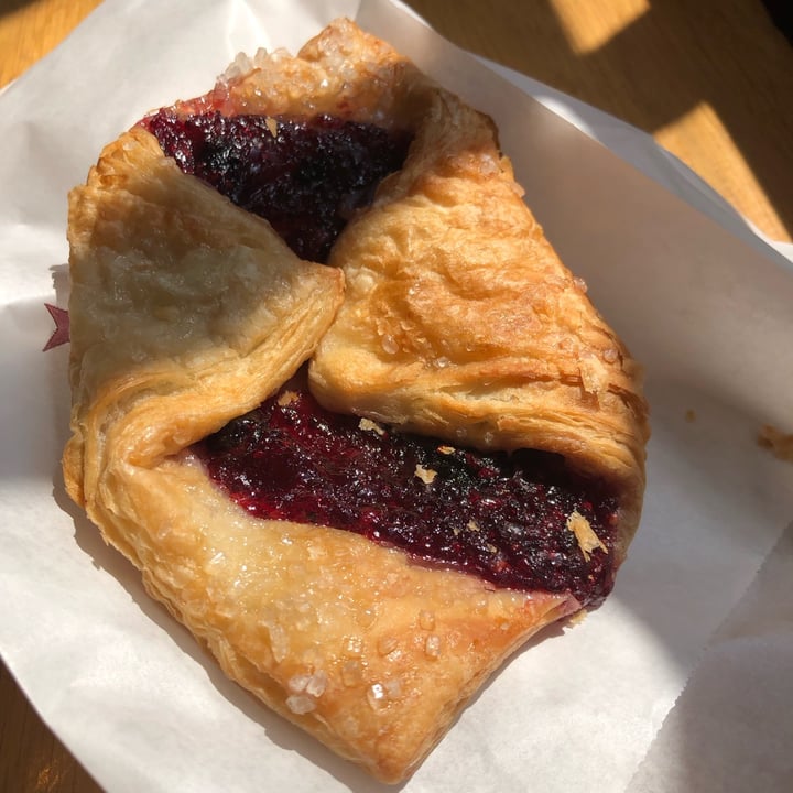 photo of Pret A Manger Very Berry Croissant shared by @cloudnineberry on  11 Jun 2023 - review