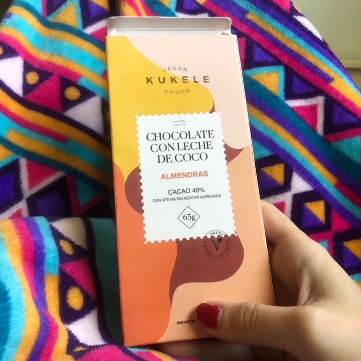 photo of Kukele Vegan Choco Chocolate Con Leche De Coco Y Almendras shared by @catabuffarini on  05 Jan 2023 - review