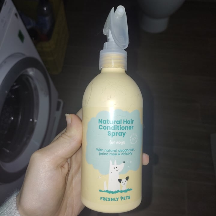photo of Freshly Cosmetics Freshly Pets- Natural Hair Conditioner Hair shared by @annefox on  01 Feb 2023 - review