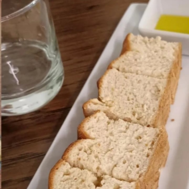 photo of Officina Verde - Ristorante e Bottega Vegana pane e olio extra vergine shared by @laura1990 on  05 Jun 2023 - review