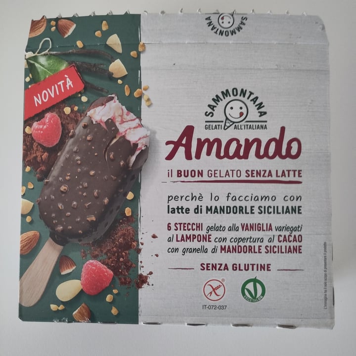 photo of Sammontana 6 Stecchi gelato alla Vaniglia variegati al Lampone con copertura al Cacao con granella di Mandorle Siciliane shared by @veganaesthete on  02 May 2023 - review