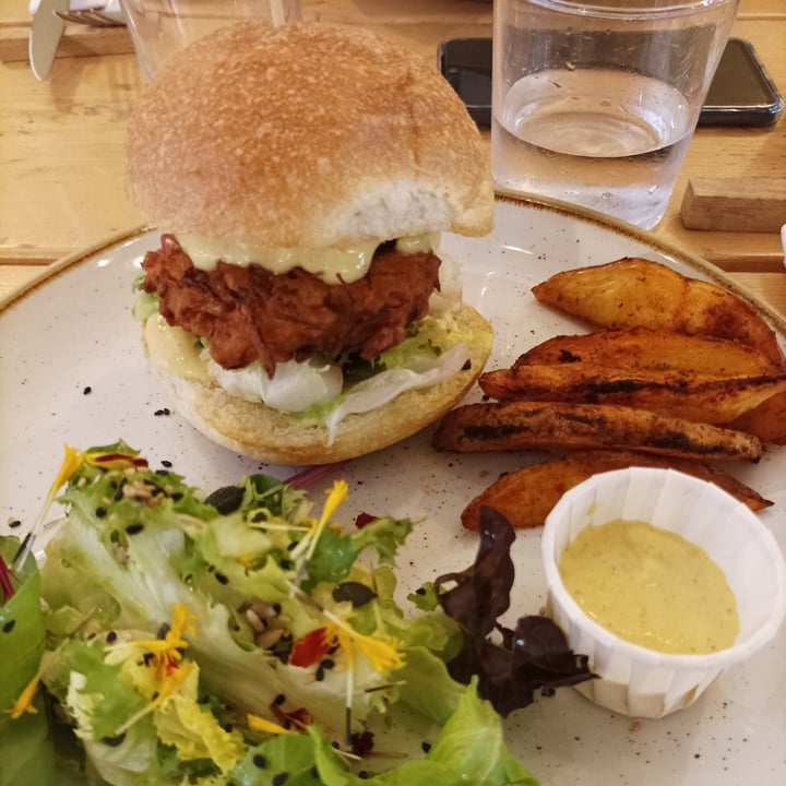 photo of Aromaticus Burger di Pakora, Insalata, Cipolle In Agrodolce E Maionese Al Curry shared by @teruccia on  17 Jul 2023 - review