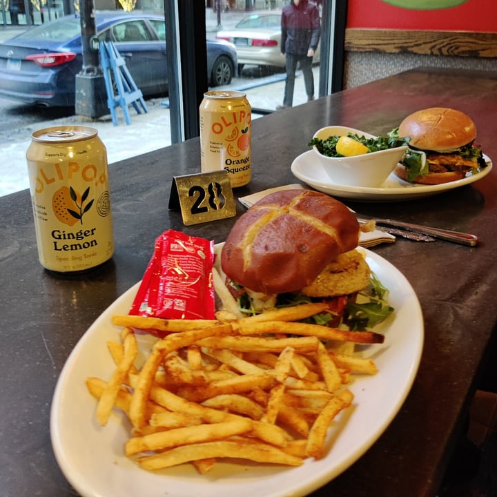photo of Native Foods Cafe Crazy Good Grilled Chicken Sandwich shared by @nadiammg1 on  08 Jan 2023 - review
