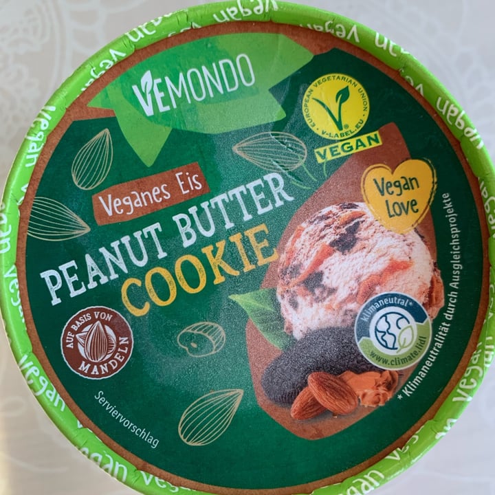 photo of Vemondo Ice cream peanut butter & cookies shared by @animaladvocat on  13 Apr 2023 - review