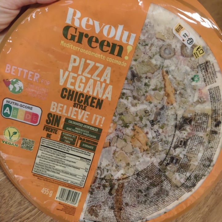 photo of Revolu Green pizza chicken style shared by @marinasnchez on  17 May 2023 - review
