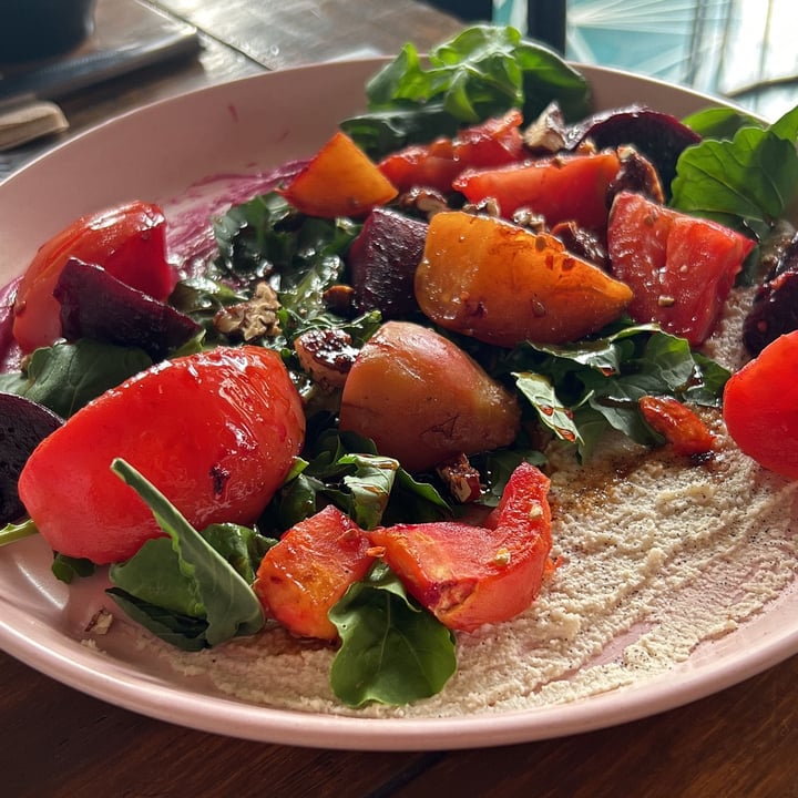 photo of Forever Vegano Ensalada De Betabel Y Tomate Criollo shared by @chau on  03 Jul 2023 - review