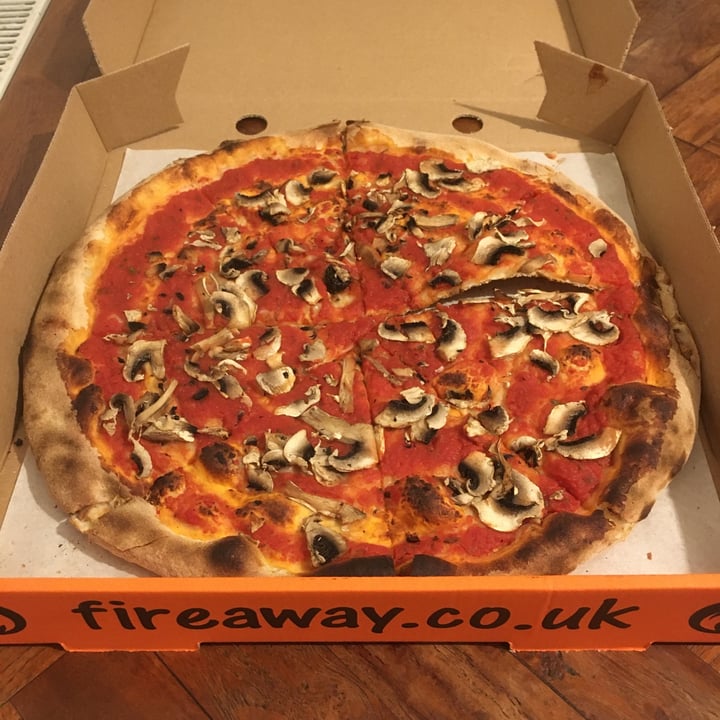 photo of FIREAWAY PIZZA mushroom pizza shared by @valedv on  17 Mar 2023 - review