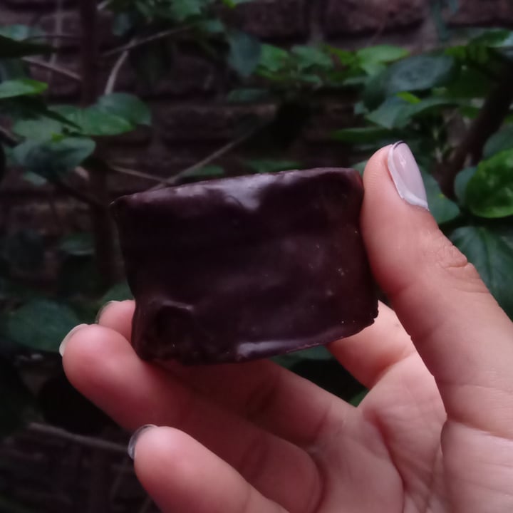 photo of Dulce Ramona vegan Alfajores de chocolate relleno de frambuesa shared by @veganicz on  17 Jul 2023 - review