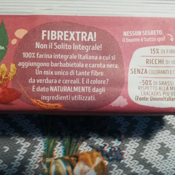 photo of Misura Crackers Integrali con Barbabietola e Carota Nera - Fibraextra shared by @grilla on  23 Apr 2023 - review